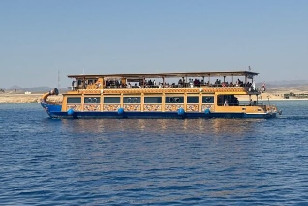 Luxury sunset boat trip from Makadi Bay – Nefertari yacht return to marina