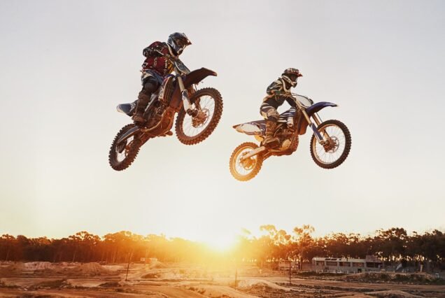Motocross Desert Ride: Speed, Sand & Adrenaline