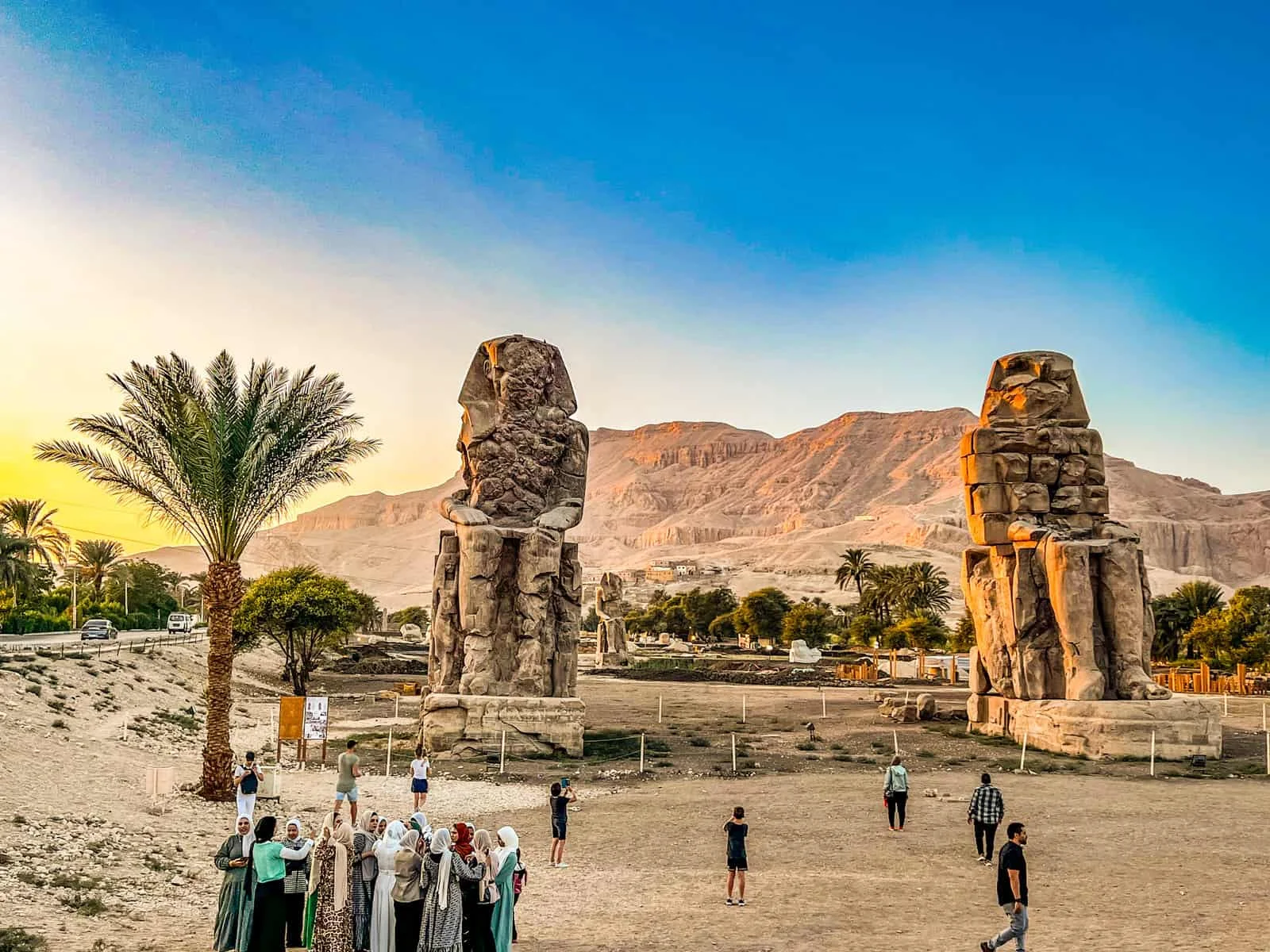 Busreise von Hurghada nach Luxor: Eine Reise ins Herz des alten Ägyptens – Bus von Hurghada nach Luxor: VIP-Tagesausflug & Preise (2026)